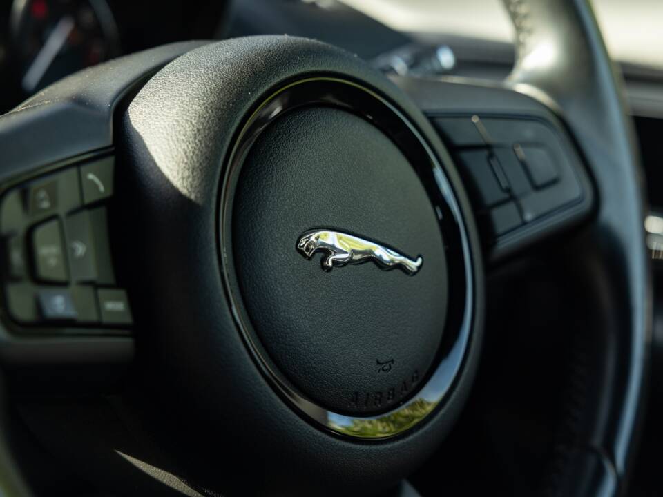 Image 14/45 of Jaguar F-Type (2016)