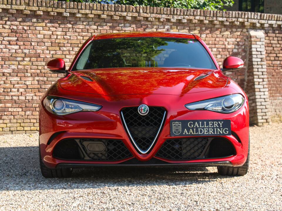 Bild 5/50 von Alfa Romeo Giulia Quadrifoglio (2017)