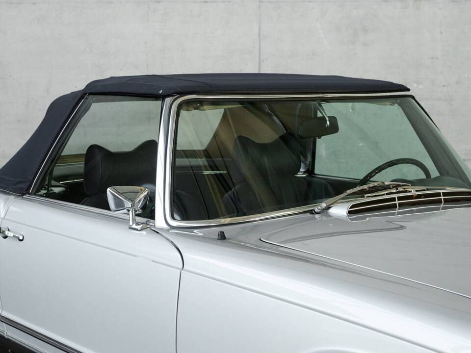 Image 25/50 de Mercedes-Benz 280 SL (1970)