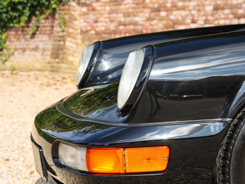 Obraz 34/50 pojazdu Porsche 911 Carrera 2 (1991)