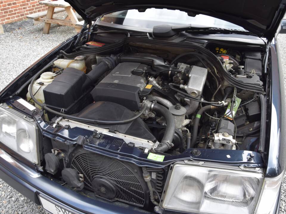 Image 15/15 of Mercedes-Benz E 200 (1997)