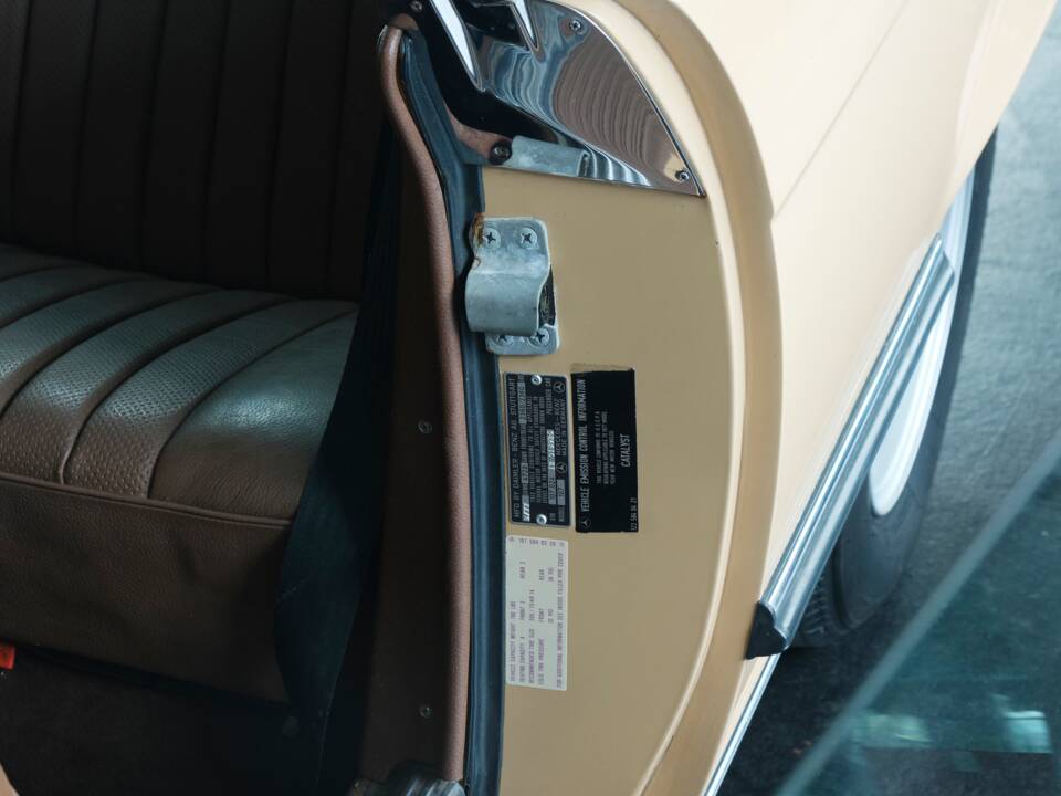 Bild 41/50 von Mercedes-Benz 450 SLC (1977)