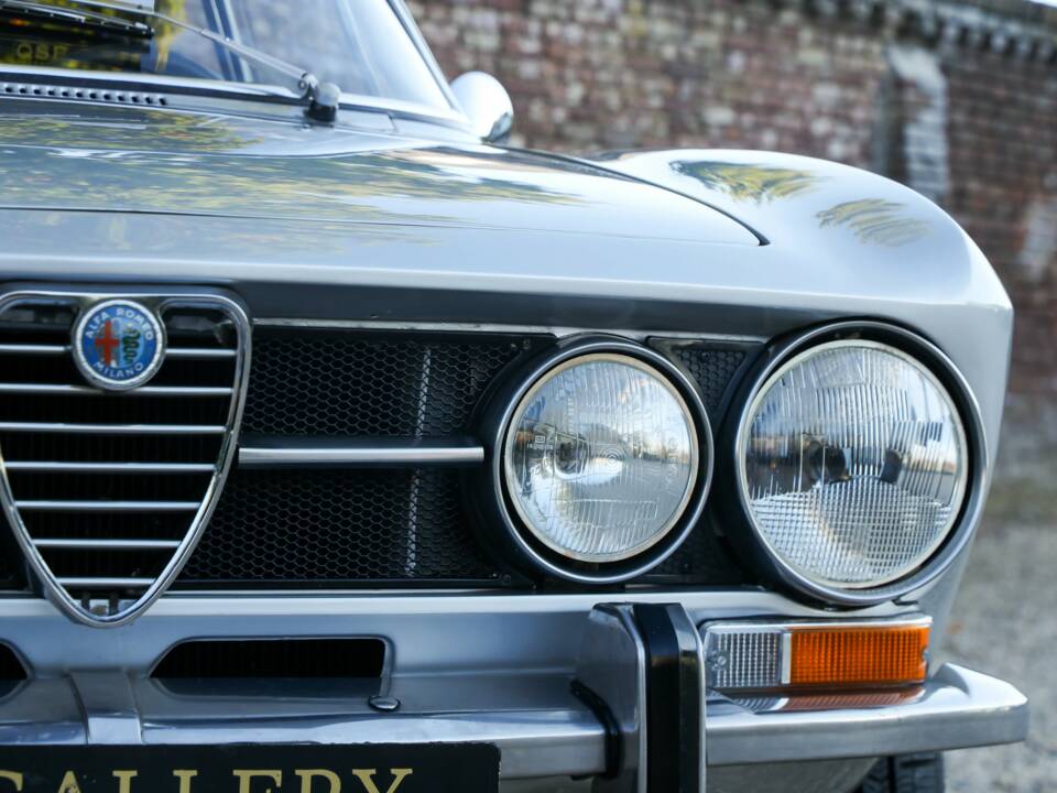 Image 30/50 of Alfa Romeo 1750 GT Veloce (1970)