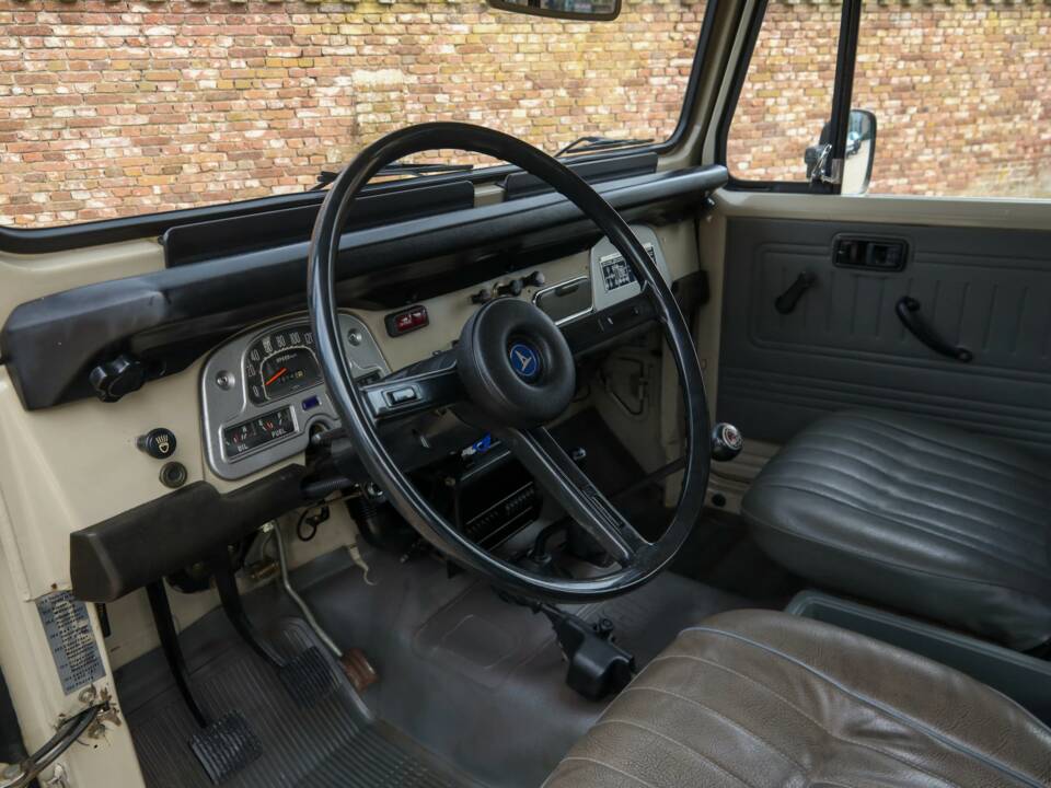 Image 3/50 of Toyota Land Cruiser BJ 40 (1980)