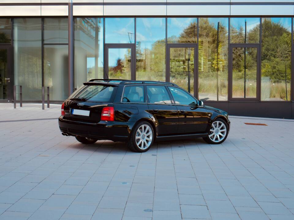 Immagine 2/13 di Audi RS4 Avant (2001)