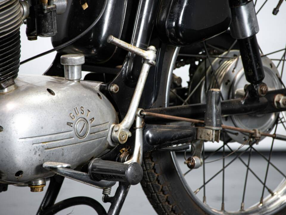 Image 43/50 of MV Agusta DUMMY (1958)