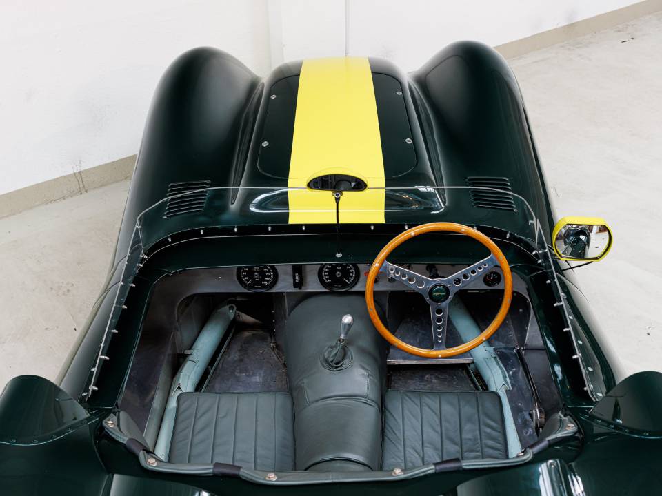 Image 20/42 of Lister Knobbly (1959)