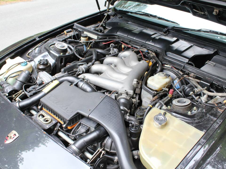 Image 16/19 of Porsche 944 Turbo (1987)