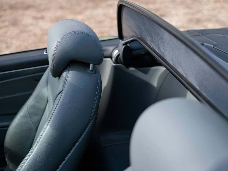 Image 18/50 of Mercedes-Benz SL 350 (2004)