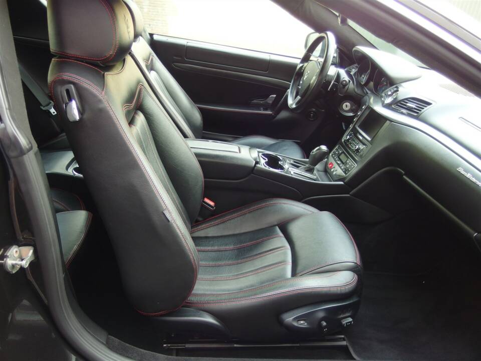 Afbeelding 71/100 van Maserati GranTurismo S (2010)
