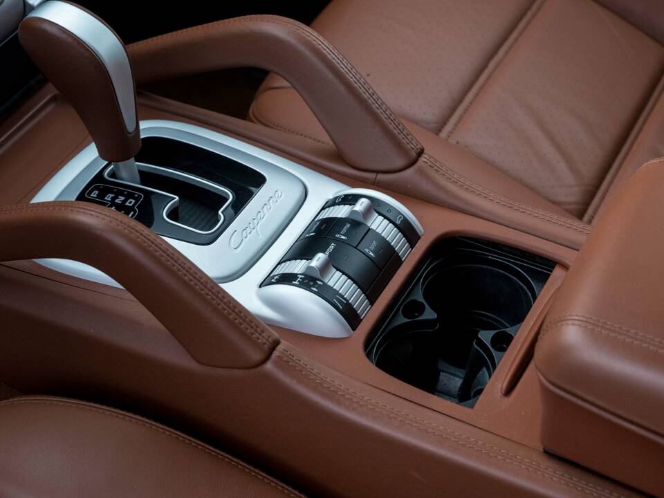 Image 25/45 of Porsche Cayenne Turbo (2009)