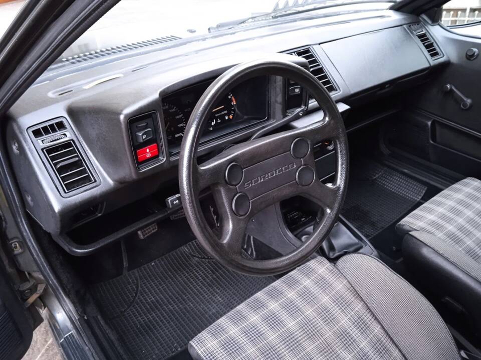 Image 25/67 de Volkswagen Scirocco II GT (1984)