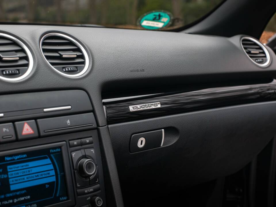 Image 26/39 of Audi S4 (2006)