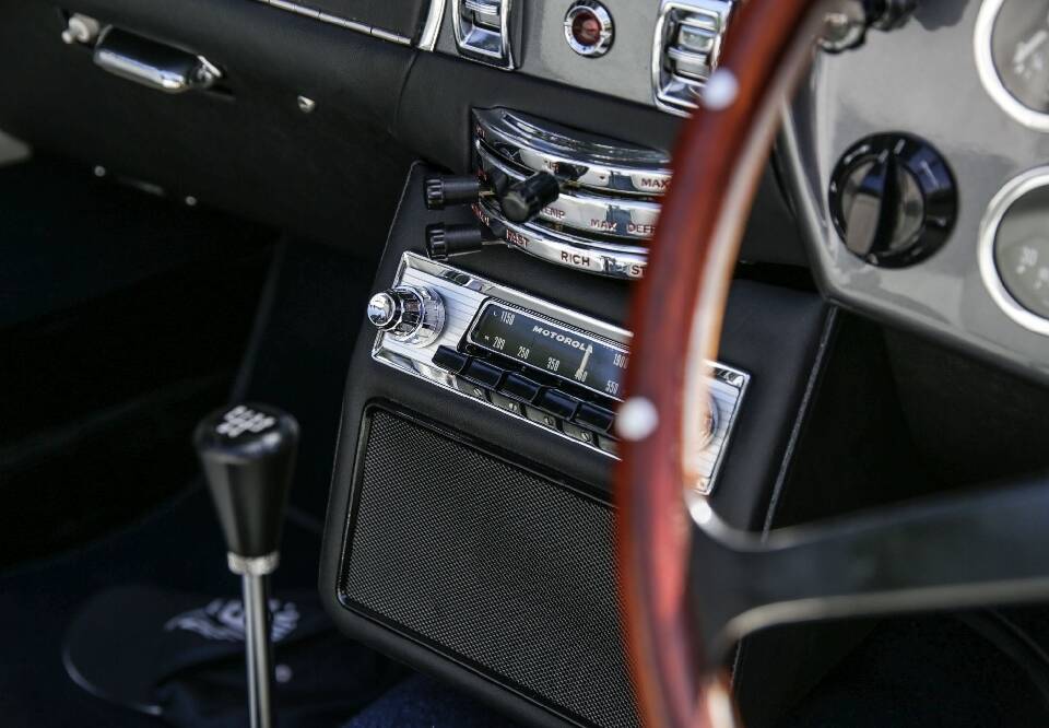 Image 19/30 de Aston Martin DB 6 Volante (1967)