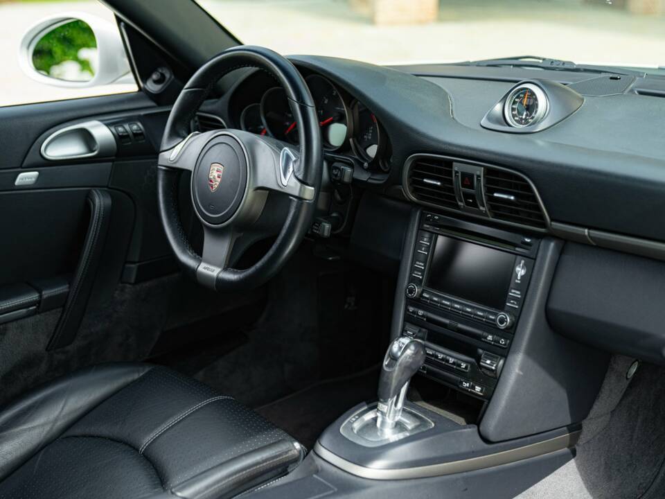 Image 25/50 of Porsche 911 Carrera (2009)