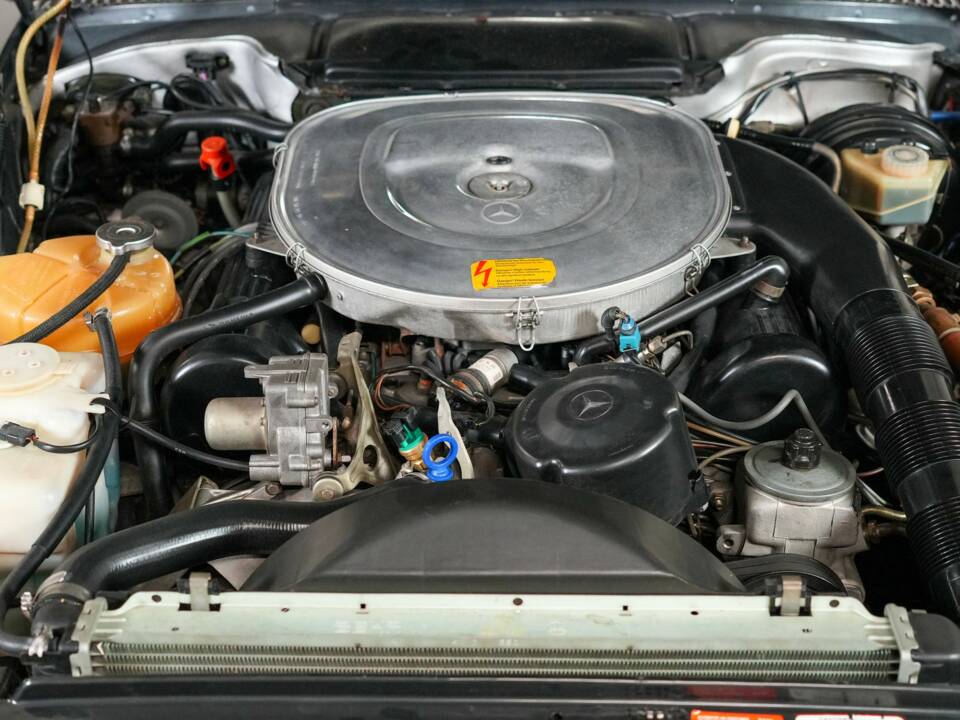 Afbeelding 5/24 van Mercedes-Benz 560 SL (1988)