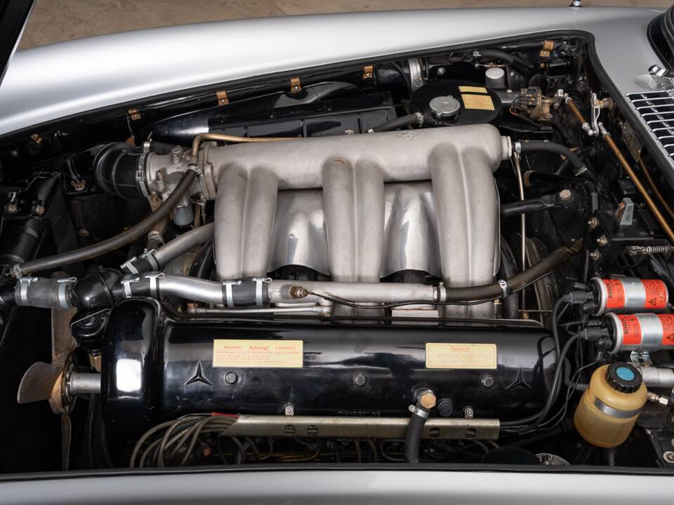 Image 44/47 of Mercedes-Benz 300 SL Roadster (1963)