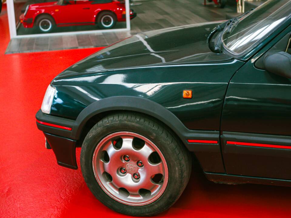 Image 10/33 of Peugeot 205 GTi 1.9 (1993)