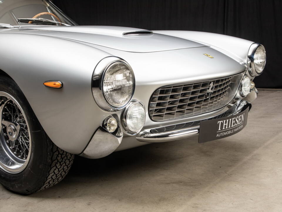 Image 5/22 de Ferrari 250 GT Berlinetta Lusso (1963)