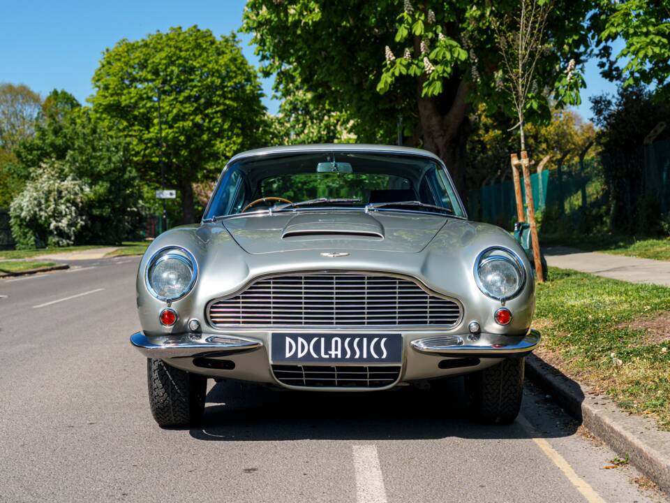 Immagine 5/27 di Aston Martin DB 6 Mk II (1971)
