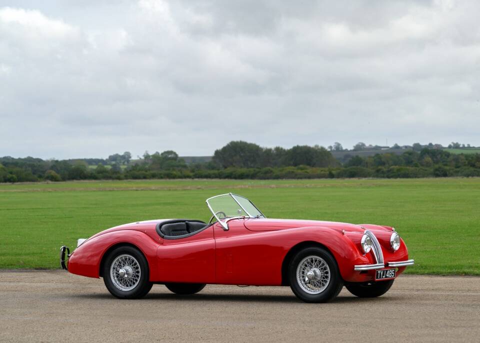 Image 6/37 of Jaguar XK 120 SE OTS (1954)