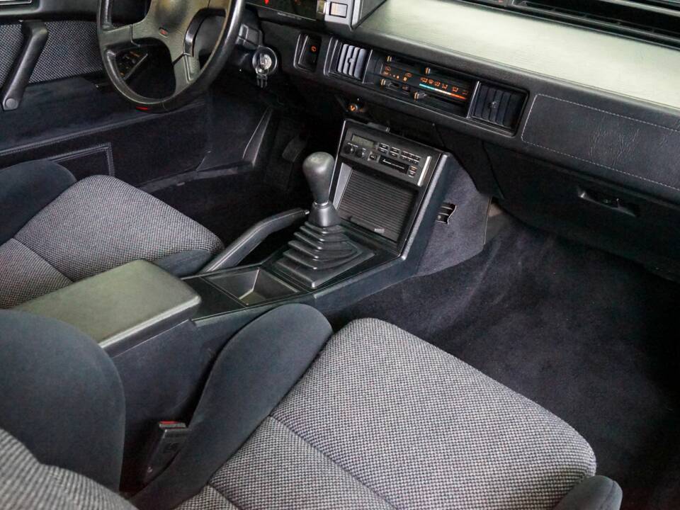 Bild 16/43 von Mitsubishi Starion (1989)