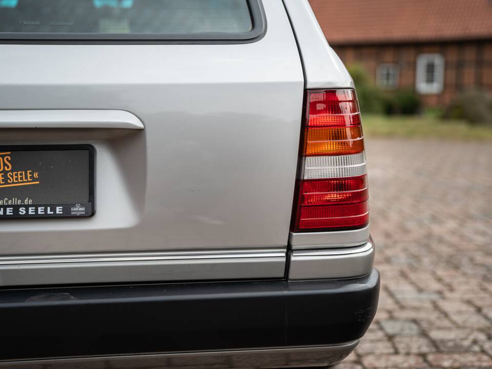 Imagen 14/72 de Mercedes-Benz 250 TD (1991)