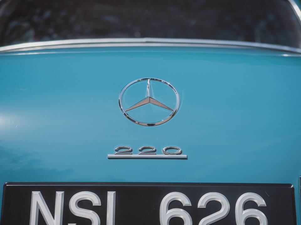 Image 30/50 of Mercedes-Benz 220 a (1956)
