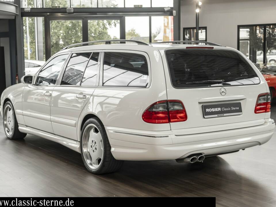 Imagen 3/15 de Mercedes-Benz E 55 AMG T (2001)