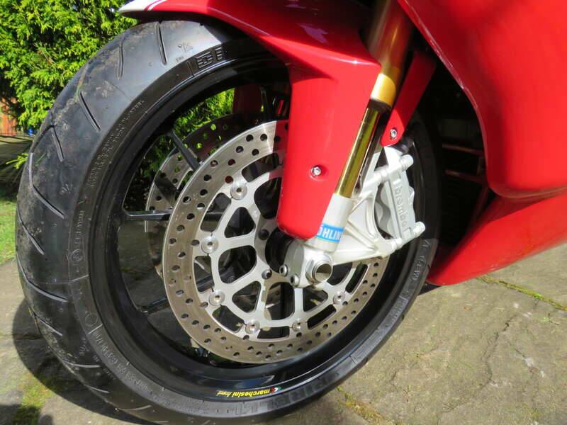 Bild 36/48 von Ducati 749 R (2005)