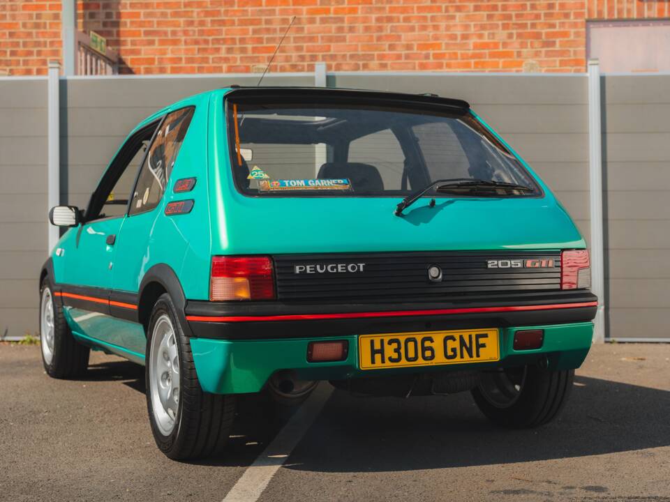 Bild 33/50 von Peugeot 205 GTi 1.9 (1991)