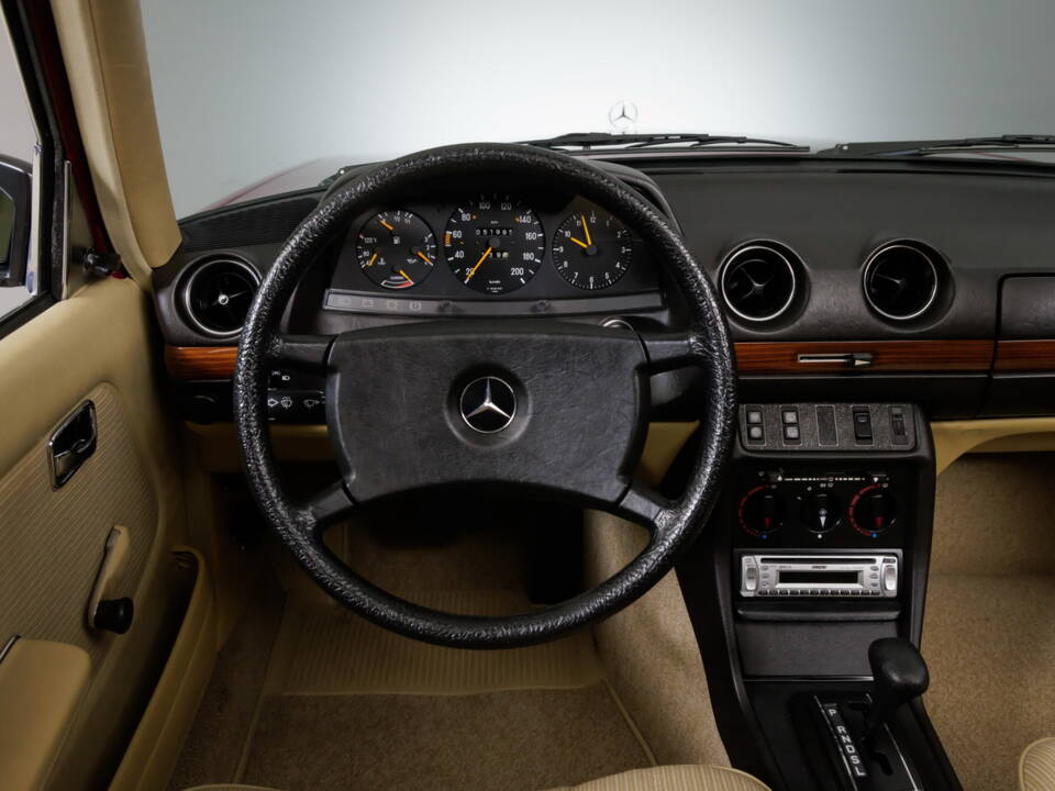 Bild 20/43 von Mercedes-Benz 230 TE (1985)