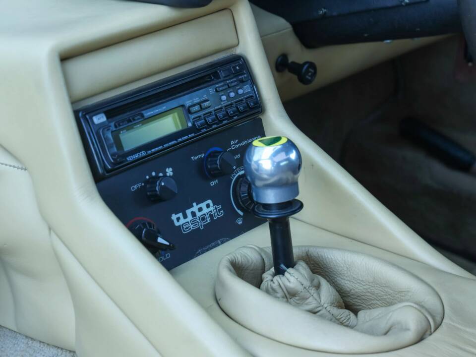 Obraz 44/50 pojazdu Lotus Esprit SE (1992)