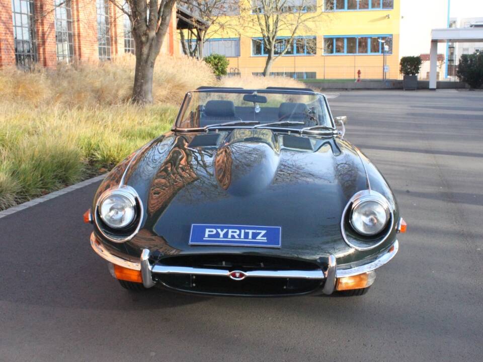 Image 5/21 de Jaguar E-Type (1969)