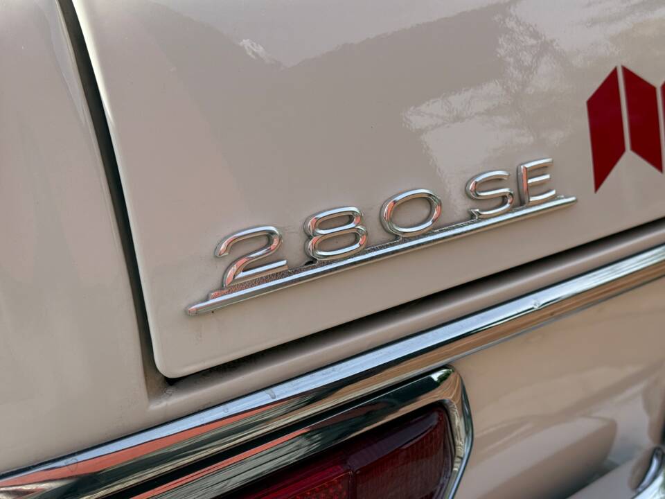 Image 11/54 de Mercedes-Benz 280 SE 3,5 (1970)
