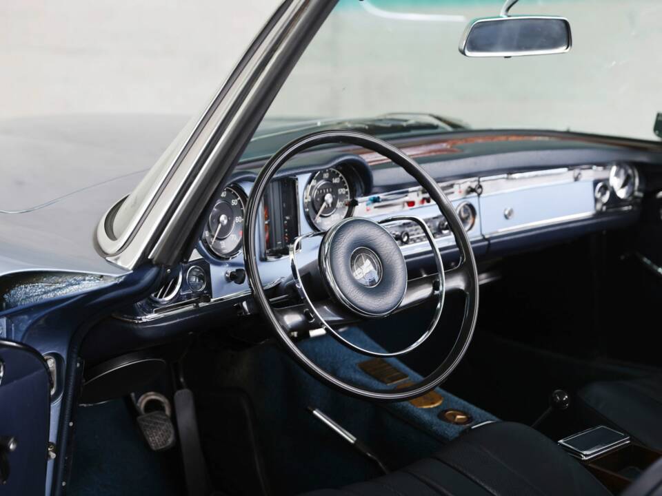 Immagine 18/40 di Mercedes-Benz 230 SL (1966)