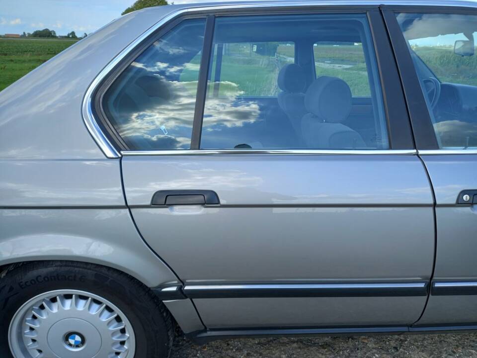Bild 5/8 von BMW 735i (1987)
