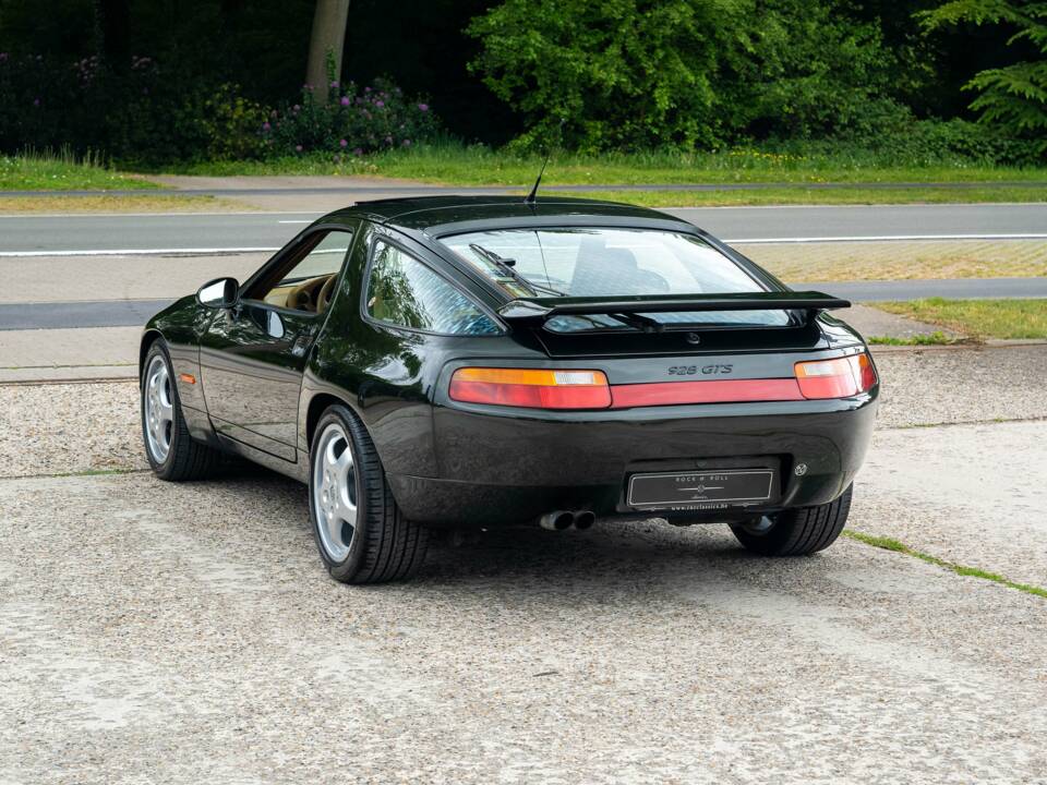 Image 14/30 of Porsche 928 GTS (1993)