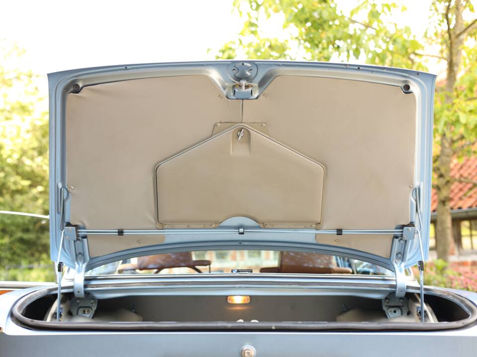Image 28/73 of BMW 3.0 CSi (1973)