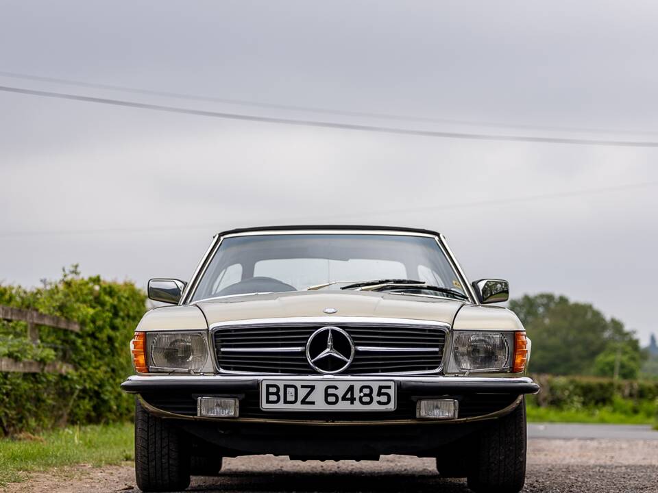 Afbeelding 10/45 van Mercedes-Benz 450 SL (1980)