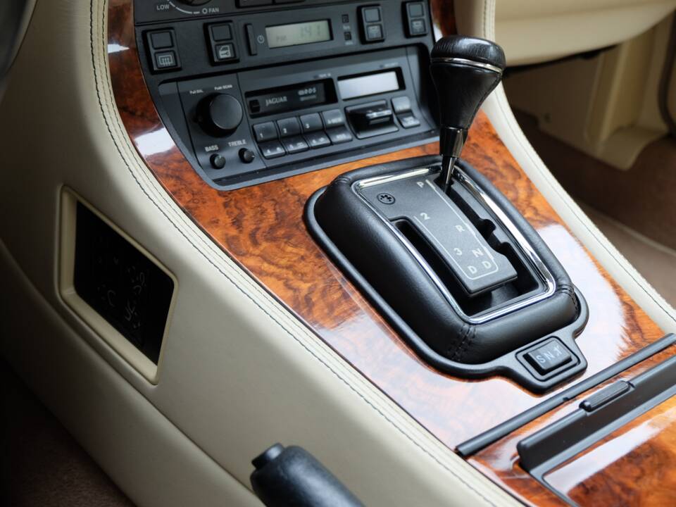 Image 74/77 de Jaguar XJ 40 (XJ-R) (1993)