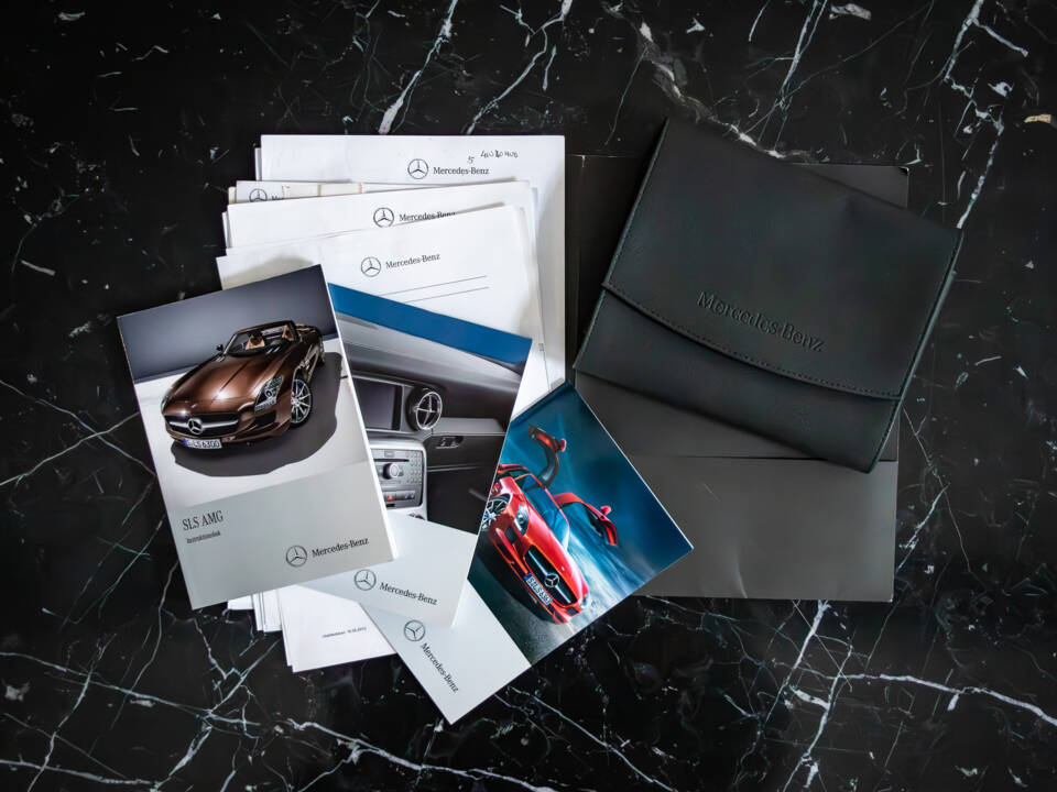 Afbeelding 50/50 van Mercedes-Benz SLS AMG Roadster (2013)