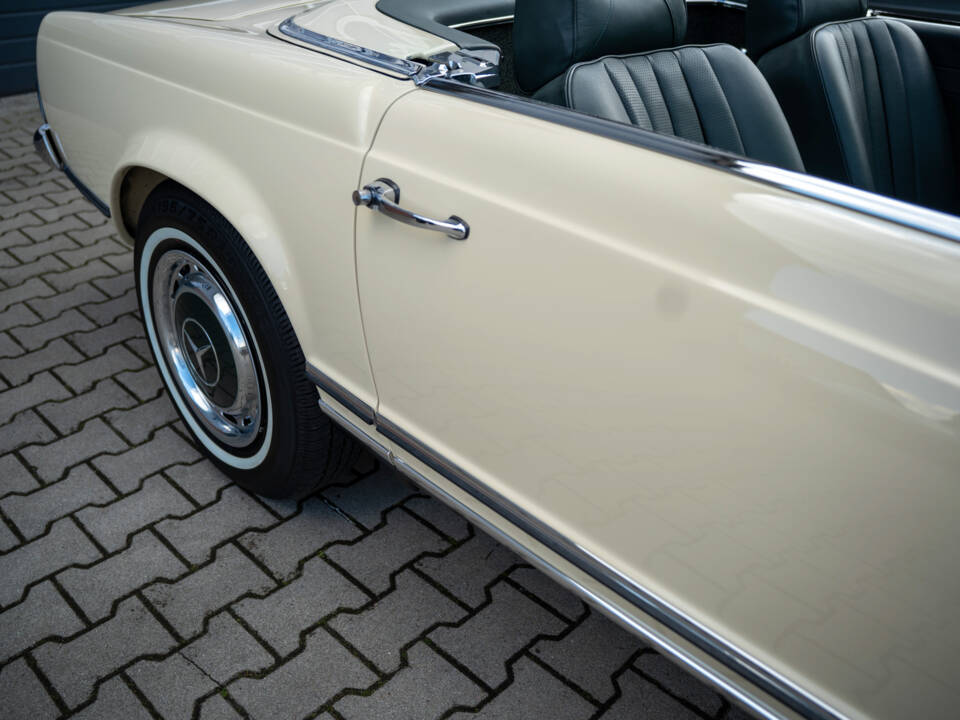 Image 11/97 of Mercedes-Benz 280 SL (1969)