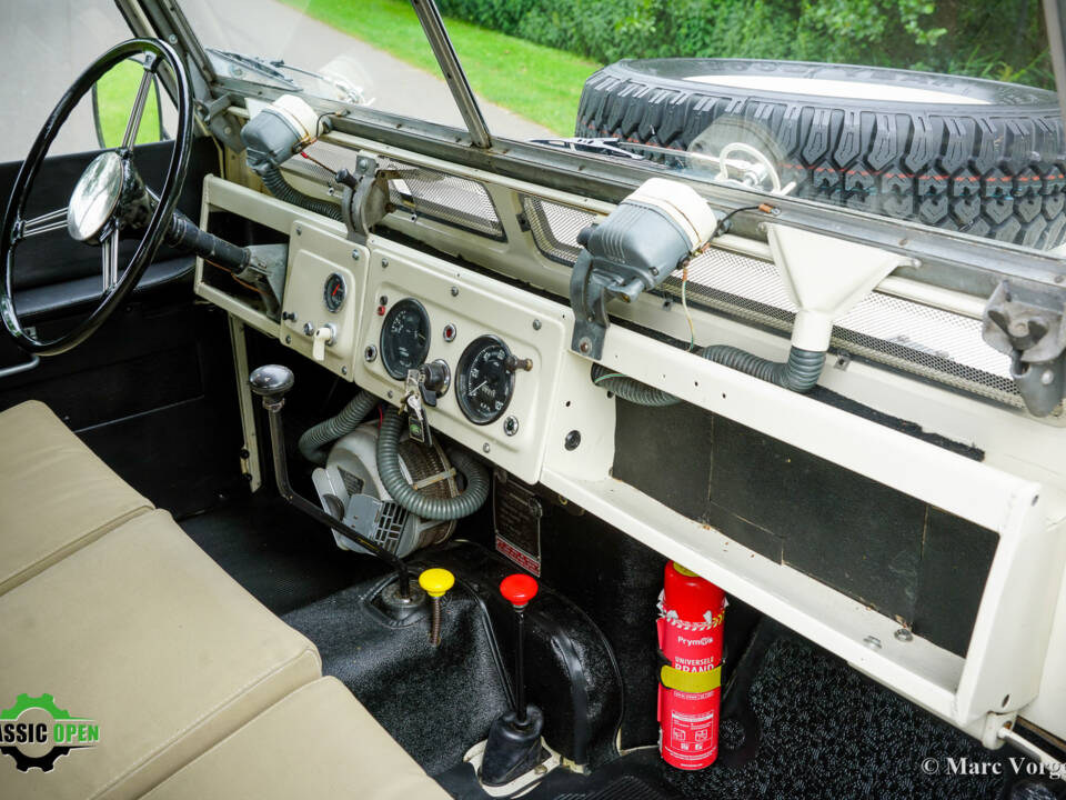 Image 5/55 of Land Rover 88 (1958)