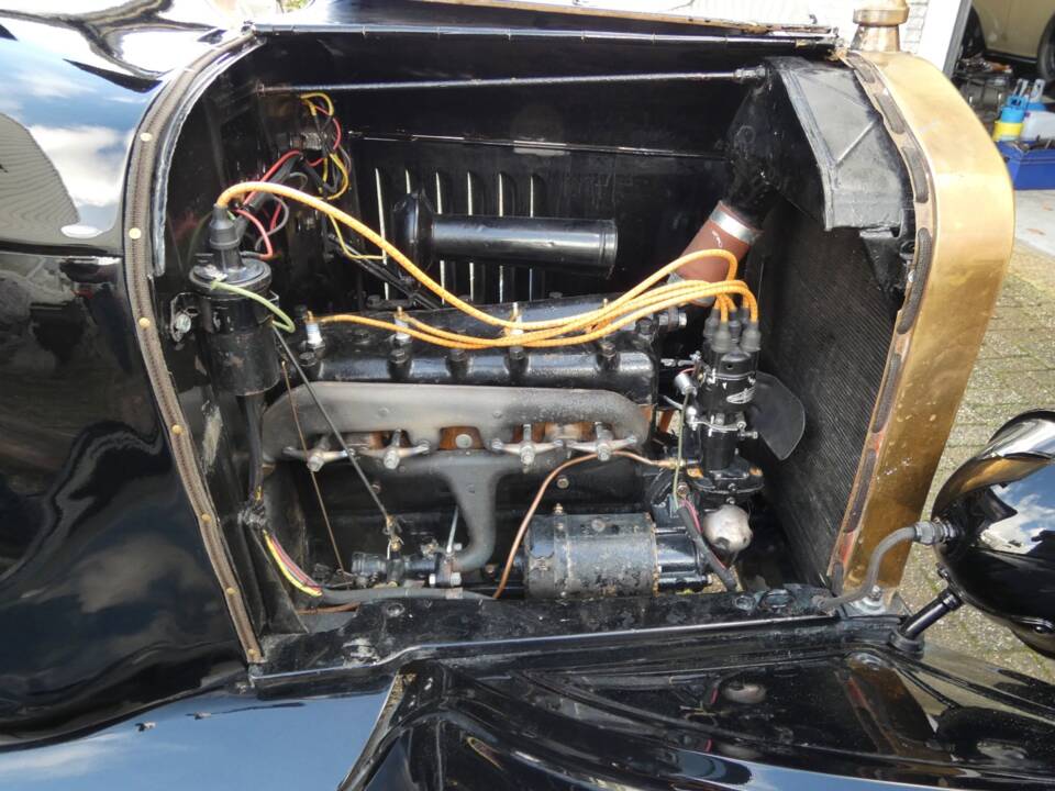 Image 26/41 of Ford Model T Touring (1925)
