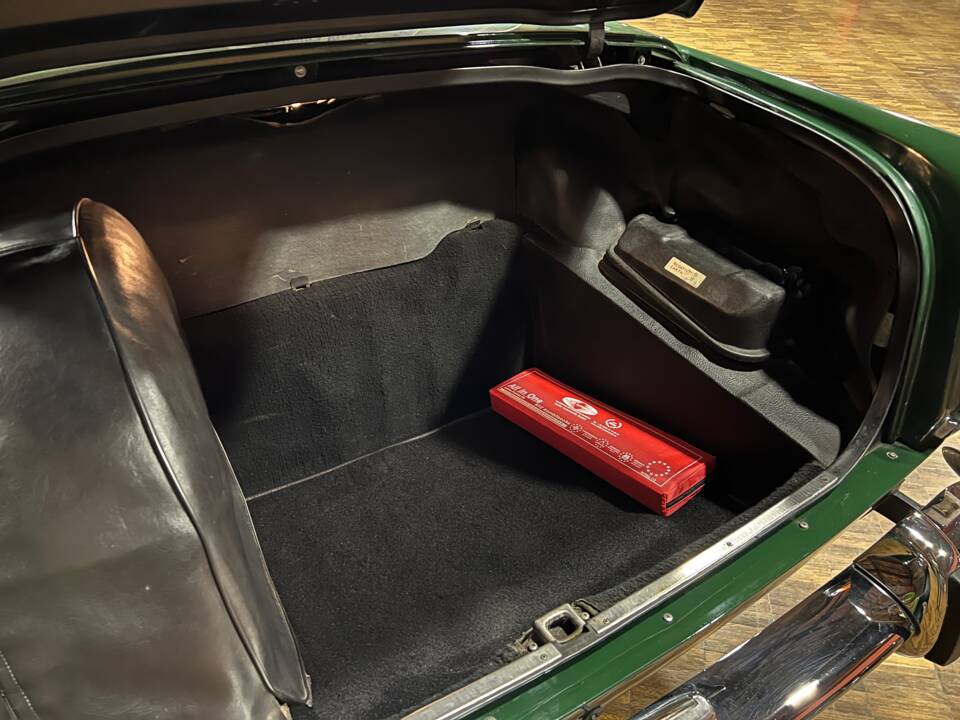 Image 21/28 of Rover 3500 S (1974)