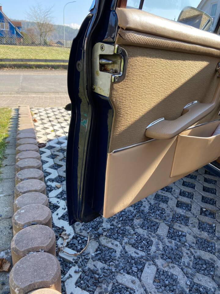 Image 23/52 of Mercedes-Benz 250 S (1967)