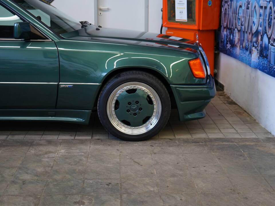 Image 35/38 of Mercedes-Benz 300 CE-24 (1992)