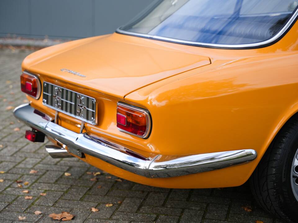 Image 20/38 of Alfa Romeo Giulia GT 1300 Junior (1968)