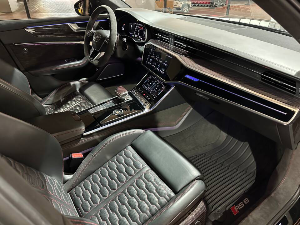 Bild 12/19 von Audi RS6 Avant (2022)